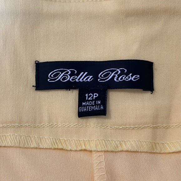 Bella Rose Yellow Stretch Skort with Crochet Details - Picture 5 of 9